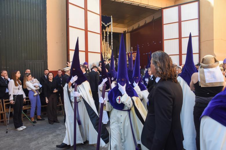 Hermandad del Rescatado durante su salida el Domingo de Ramos