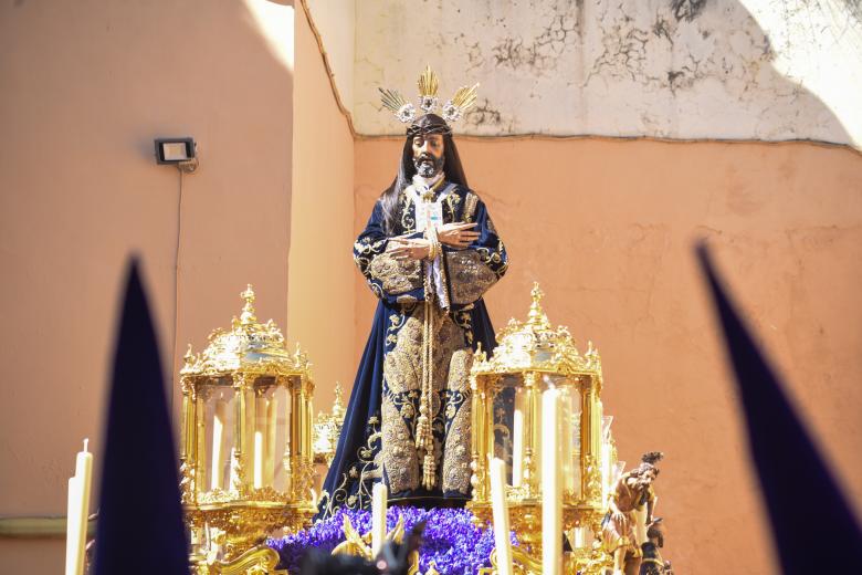 Hermandad del Rescatado durante su salida el Domingo de Ramos