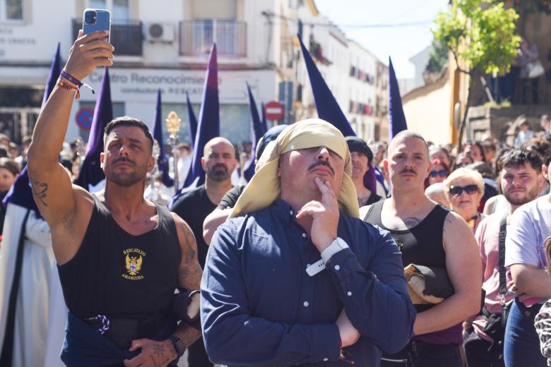 Hermandad del Rescatado durante su salida el Domingo de Ramos