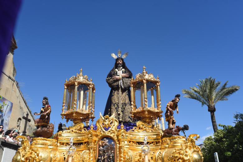 Hermandad del Rescatado durante su salida el Domingo de Ramos