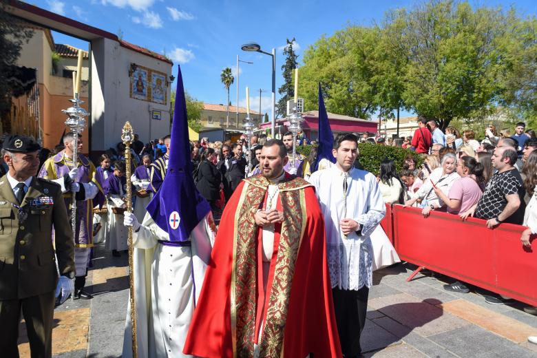 Hermandad del Rescatado durante su salida el Domingo de Ramos