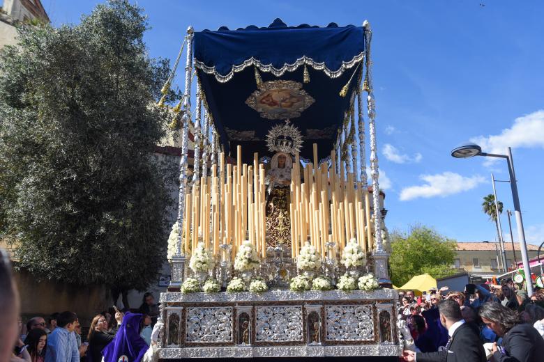 Hermandad del Rescatado durante su salida el Domingo de Ramos