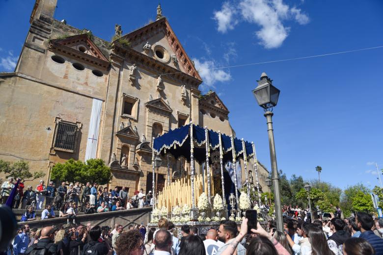 Hermandad del Rescatado durante su salida el Domingo de Ramos