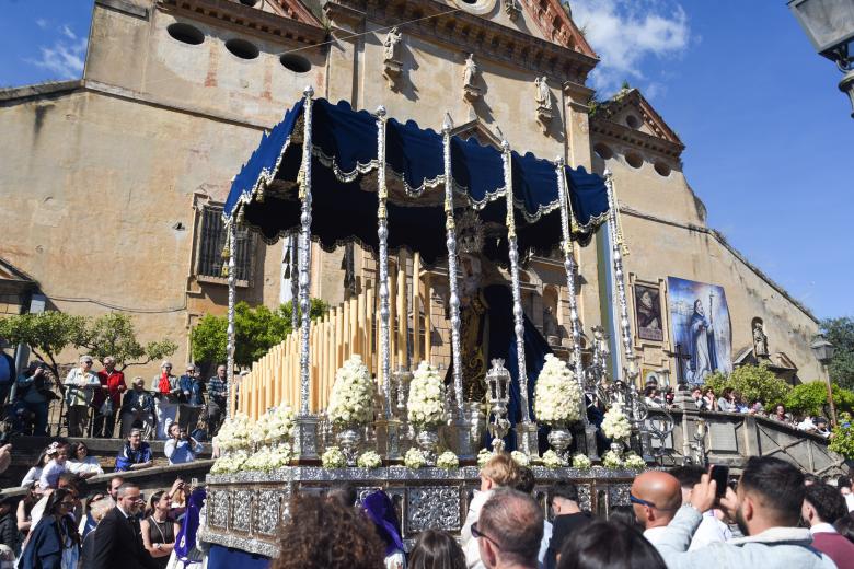 Hermandad del Rescatado durante su salida el Domingo de Ramos