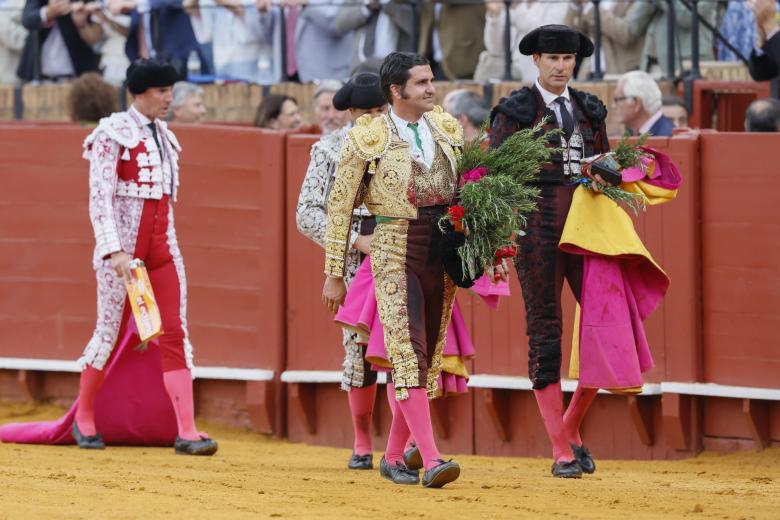 El diestro da la vuelta al ruedo tras una faena que se recordará durante años.