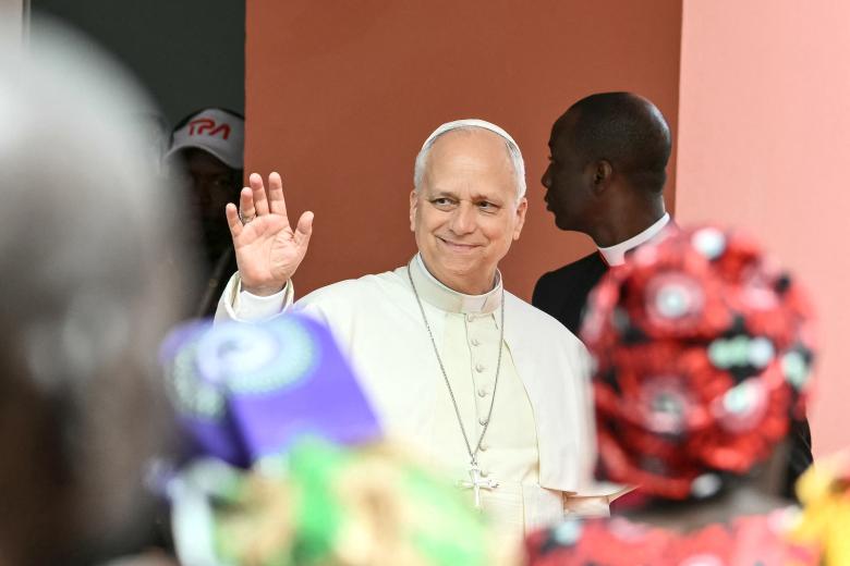 Pope Leo XIV (C) arrives to visit the Nursing Home of the Little Sisters of the Poor in Saurimo on the eighth day of an 11-day apostolic journey to Africa, on April 20, 2026. (Photo by Alberto PIZZOLI / AFP)
