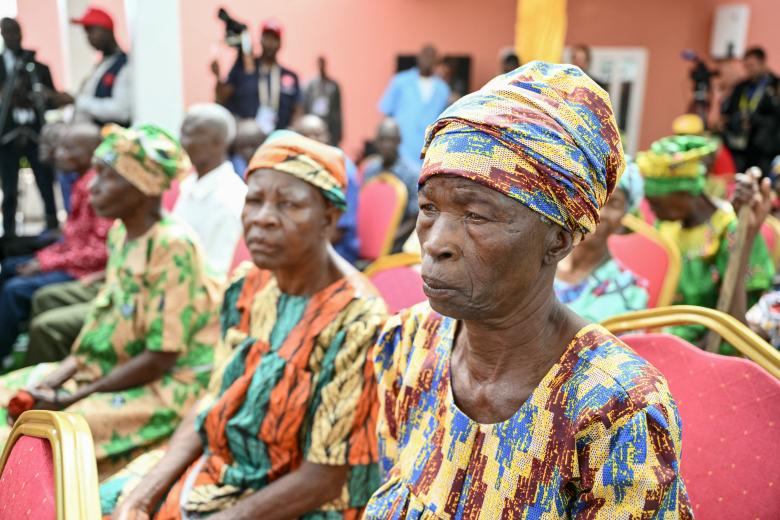 A resident waits for the arrival of Pope Leo XIV for his visit to the Nursing Home of the Little Sisters of the Poor in Saurimo on the eighth day of an 11-day apostolic journey to Africa, on April 20, 2026. (Photo by Alberto PIZZOLI / AFP)