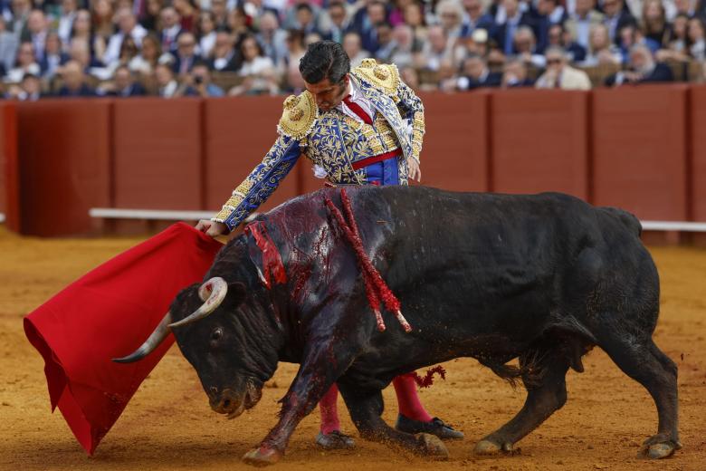 Morante de la Puebla, con la muleta ante el primero de su lote