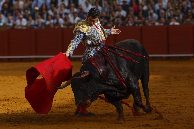Muletazo de Morante a ese primer toro