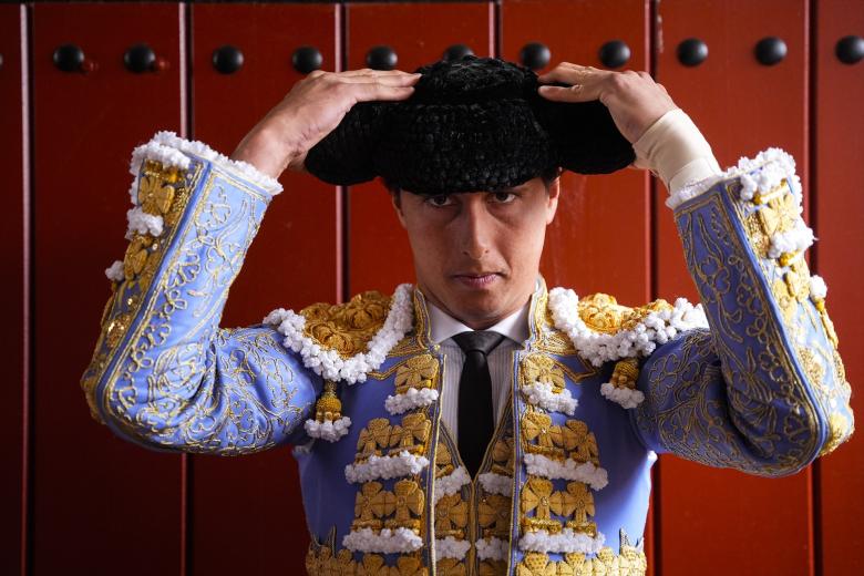 Roca Rey, minutos antes de iniciar el paseíllo este 23 de abril en Sevilla.