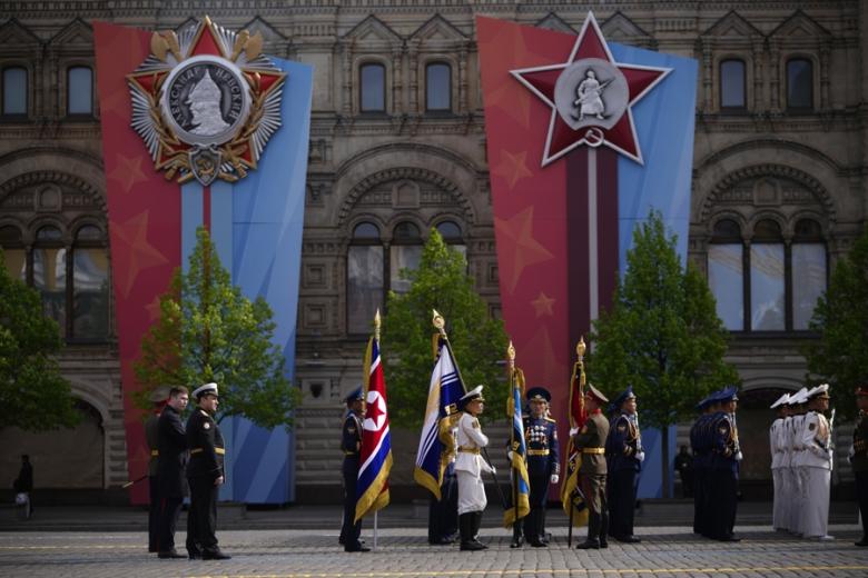 MOSCOW (Russian Federation), 09/05/2026.- North Korea's servicemen wait for the start of the Victory Day military parade in Moscow, Russia, 09 May 2026. Russia marks the 81st anniversary of the victory in World War II over Nazi Germany and its allies. (Alemania, Rusia, Moscú) EFE/EPA/PAVEL BEDNYAKOV / POOL