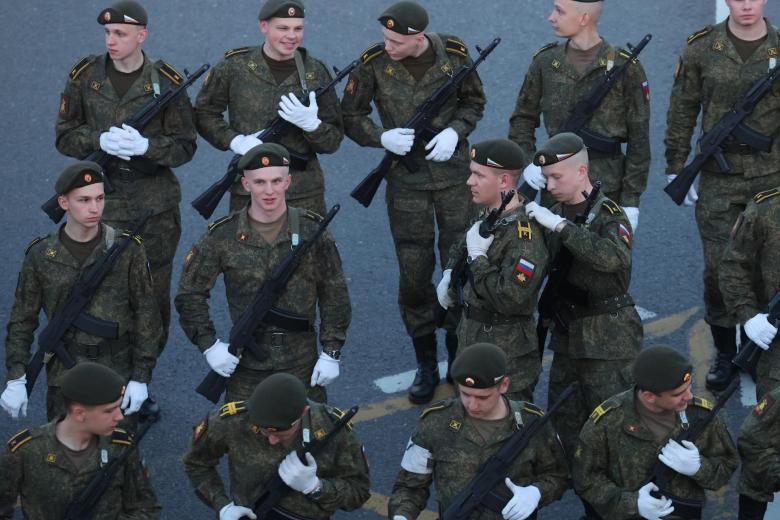 MOSCOW (Russian Federation), 04/05/2026.- Russian servicemen prepare for a rehearsal of the annual military parade ahead of Victory Day celebrations in downtown Moscow, Russia, 04 May 2026. Russia is preparing to mark the 81st anniversary of Nazi Germany's unconditional surrender in World War II (WWII). A foot column of military personnel will take part in the Victory Day parade on Red Square. Due to the operational situation, military equipment will not be esi:included. Suvorov and Nakhimov cadets will not participate in the parade this year, the Russian Ministry of Defense announced. (Alemania, Rusia, Moscú) EFE/EPA/MAXIM SHIPENKOV