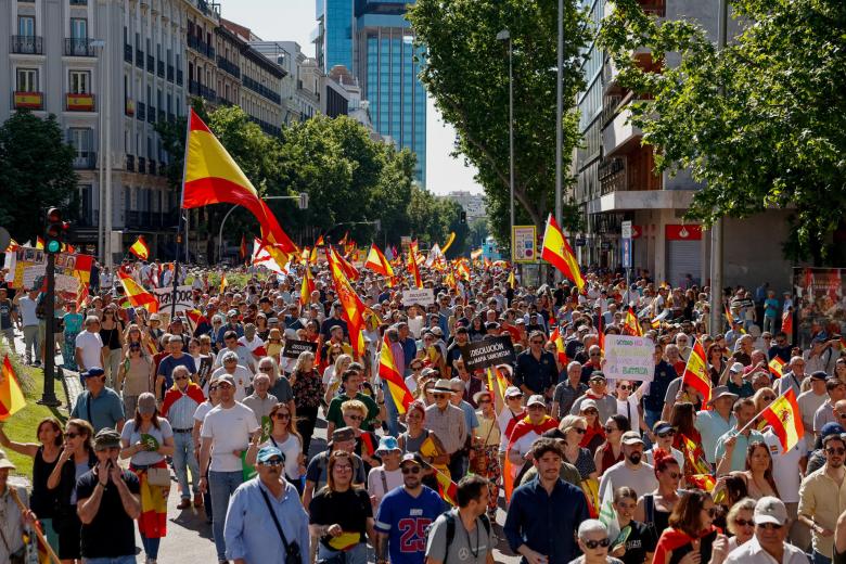 Vista general de la «Marcha por la Dignidad» para pedir la dimisión del presidente del Gobierno, Pedro Sánchez convocada por la plataforma Sociedad Civil Española