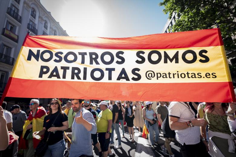 En declaraciones a los medios, Abascal ha recalcado que este tipo de protestas que su partido ha apoyado desde el inicio de la legislatura continúan siendo "necesarias" porque "la prioridad nacional también es la expulsión de Sánchez del poder", dejando claro que Vox siempre las respaldará "sin ningún tipo de ambages".