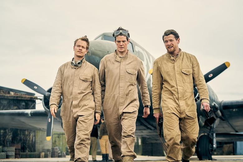 Basada en el libro de Ben Macintyre, esta producción narra las audaces hazañas de los miembros del Servicio Aéreo Especial (SAS) británico en el norte de África durante la Segunda Guerra Mundial. A lo largo de sus capítulos, conocemos la historia y creación de esta unidad de élite, formada originalmente por un grupo de rebeldes del ejército. Con dos temporadas de seis episodios cada una, el elenco cuenta con figuras como Connor Swindells, Jack O'Connell, Alfie Allen y Sofia Boutella.