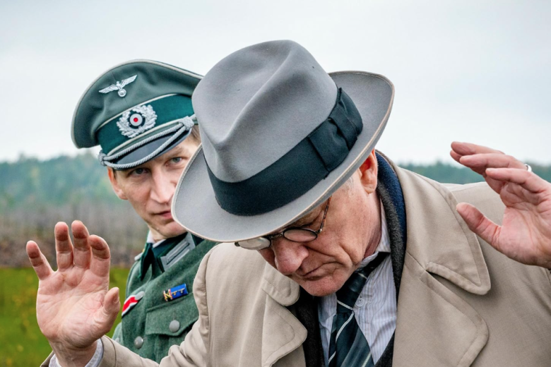 Este conmovedor filme trata la historia de los refugiados judíos que buscaron seguridad en Finlandia en los oscuros tiempos de la Segunda Guerra mundial. Sin embargo, el avance nazi durante la guerra y la alianza del país con la Alemania nazi hará que lo prometido no saldrá como previsto, la mayoría de ellos son deportados y devueltos a Alemania. Tan solo un hombre, Abraham Stiller, empresario judío esta dispuesto a arriesgar su vida para impedir que los servicios de seguridad finlandeses entreguen aquellos judíos a la Gestapo, tratando de salvarlos de una muerte casi segura.