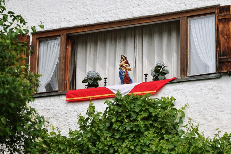 Young altar girls wait to participate in the Corpus Christi procession in Seehausen, southern Germany on June 4, 2026. Ten days after Pentecost, members of the Catholic Church here celebrate Corpus Christi with a lake procession which takes place annualy since 1935. (Photo by ALEXANDRA BEIER / AFP)