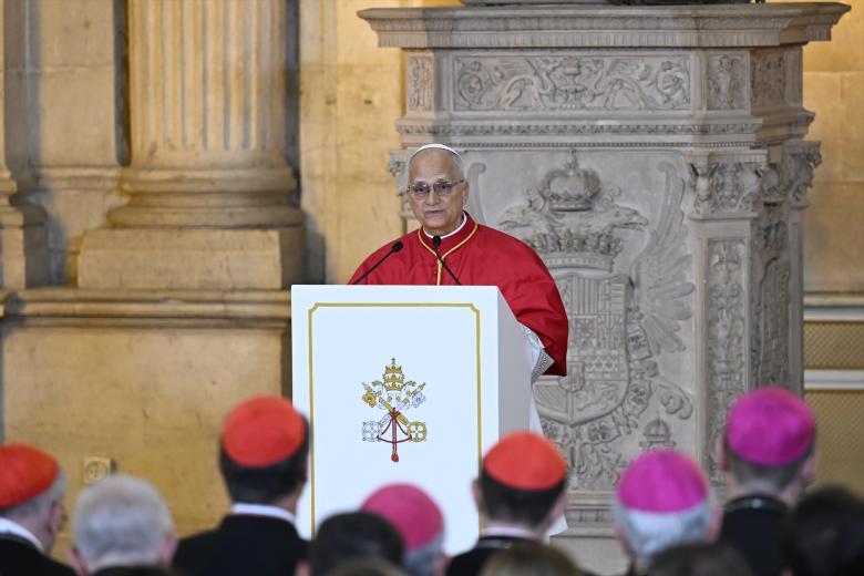 El Papa León XIV pronuncia un discurso durante su ceremonia de bienvenida en el Palacio Real