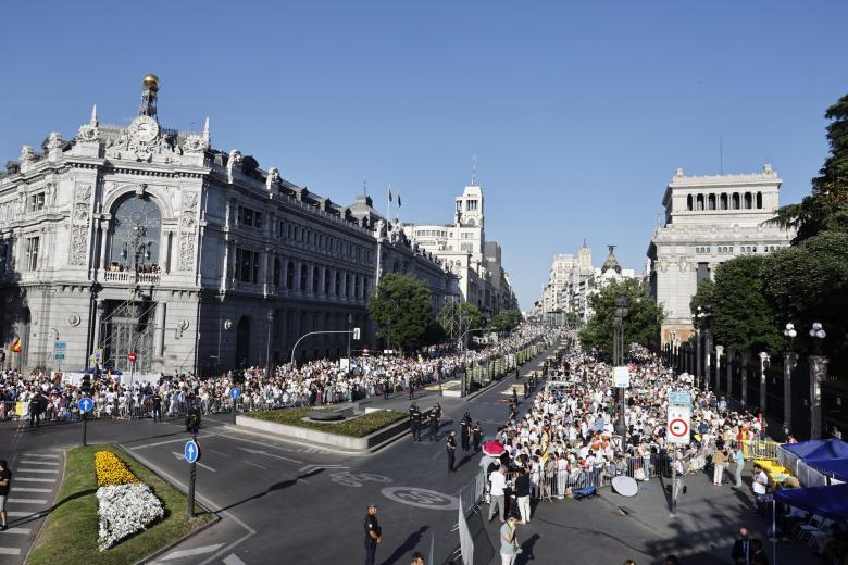 MADRID, 07/06/2026.- Vista de la calle Alcalá antes de que el papa León XIV presida la misa de Corpus Christi en la plaza de Cibeles