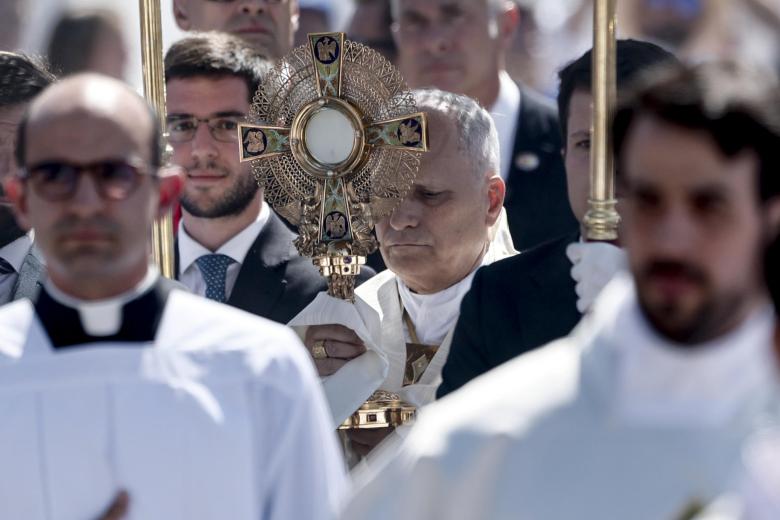 El papa León XIV durante la procesión del Corpus Christi