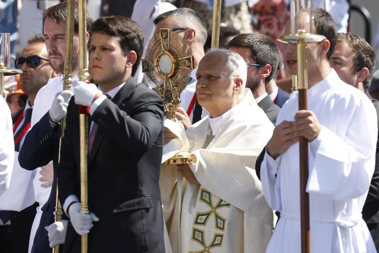 El papa León XIV participa en la procesión del Corpus Christi tras la misa oficiada este domingo