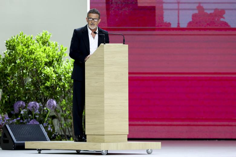 El actor Antonio Banderas interviene en el encuentro presidido por el Papa León XIV