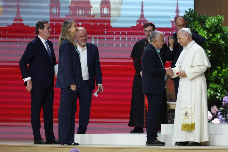 El Papa León XIV saluda a Pepe Álvarez, secretario general de UGT