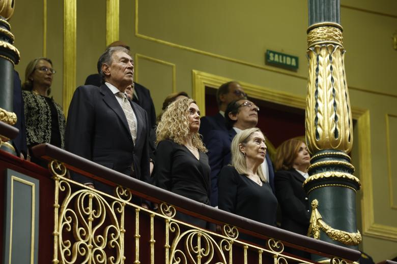 Los expresidentes del Congreso, Ana Pastor y Meritxell Batet en la tribuna de invitados del Congreso de los Diputados durante el discurso de León XIV