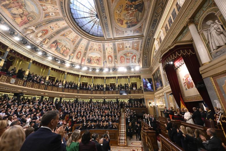 El Congreso de los Diputados ha brindado una ovación de casi siete minutos al Papa tras su histórico discurso