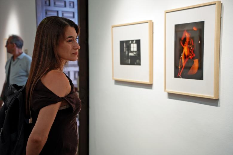 La Casa Góngora acoge una exposición antológica que reúne obras de 28 fotógrafos vinculados al Festival de la Guitarra de Córdoba, un recorrido visual por cuatro décadas de historia del certamen.