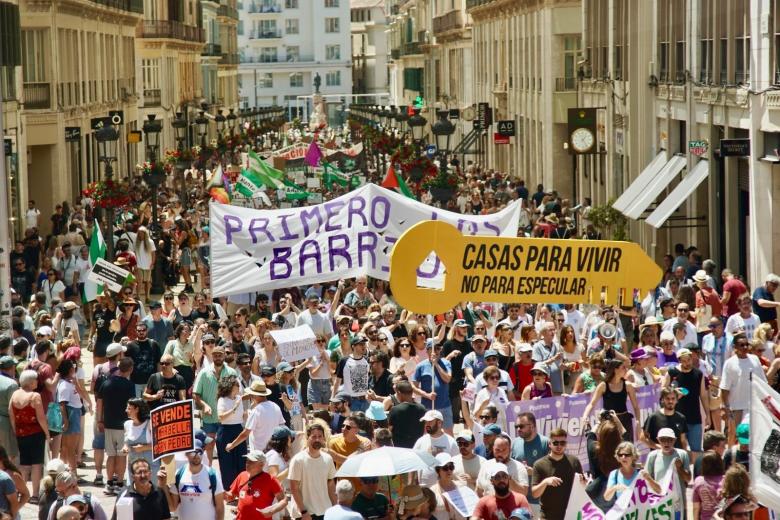 Según cálculos de la Policía Nacional la manifestación ha tenido una afluencia de unas 4.500 personas
ÁLEX ZEA / EUROPA PRESS
27/6/2026