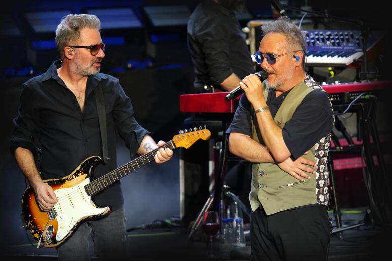 Love of Lesbian abrieron el 45º Festival de la Guitarra de Córdoba en el Teatro de la Axerquía (julio 2026)
