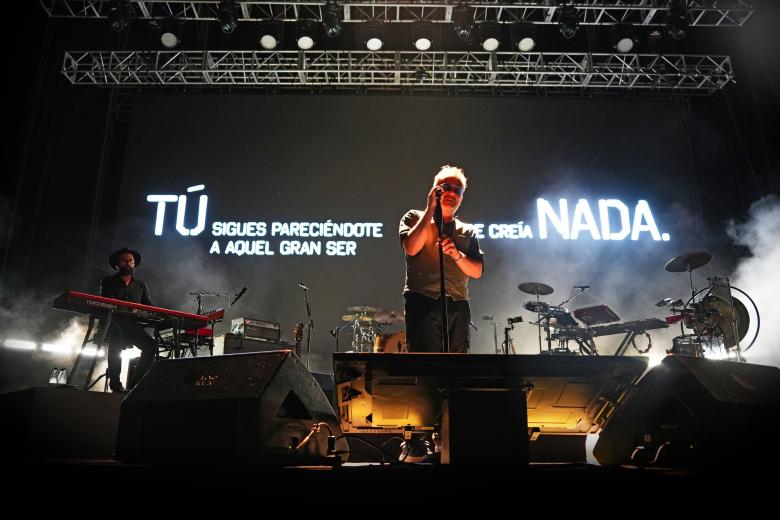Love of Lesbian abrieron el 45º Festival de la Guitarra de Córdoba en el Teatro de la Axerquía (julio 2026)