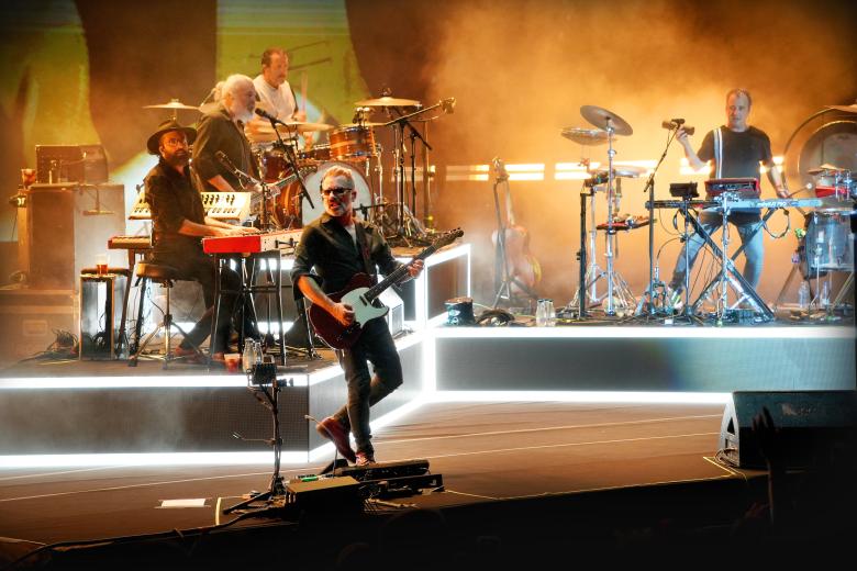 Love of Lesbian abrieron el 45º Festival de la Guitarra de Córdoba en el Teatro de la Axerquía (julio 2026)