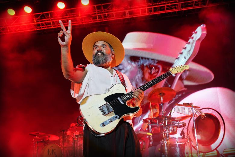 Love of Lesbian abrieron el 45º Festival de la Guitarra de Córdoba en el Teatro de la Axerquía (julio 2026)