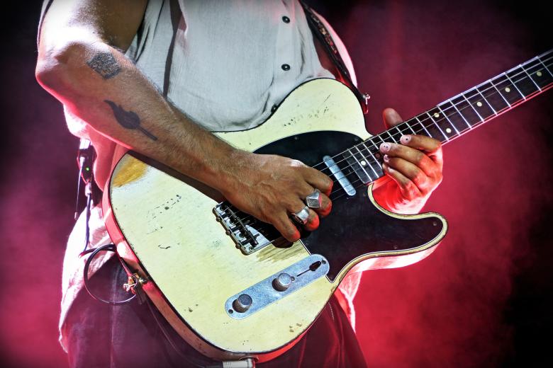 Love of Lesbian abrieron el 45º Festival de la Guitarra de Córdoba en el Teatro de la Axerquía (julio 2026)