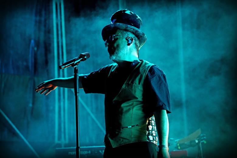 Love of Lesbian abrieron el 45º Festival de la Guitarra de Córdoba en el Teatro de la Axerquía (julio 2026)