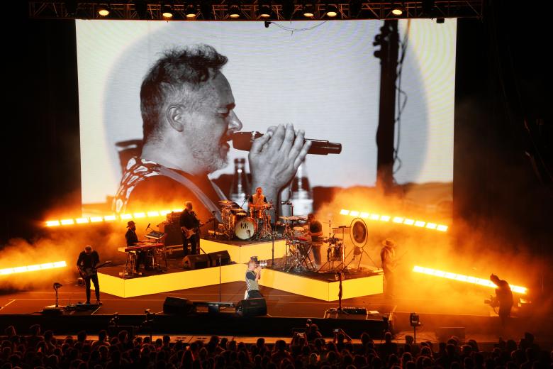 Love of Lesbian abrieron el 45º Festival de la Guitarra de Córdoba en el Teatro de la Axerquía (julio 2026)