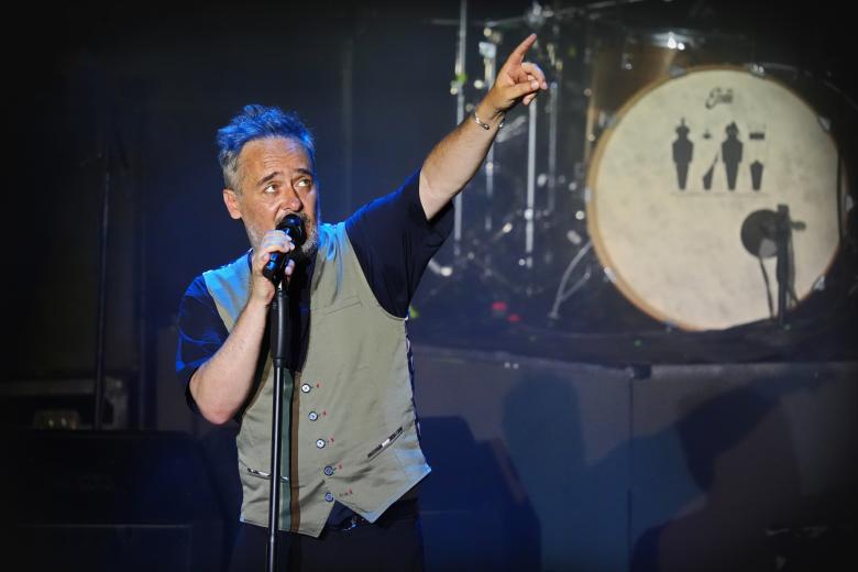 Love of Lesbian abrieron el 45º Festival de la Guitarra de Córdoba en el Teatro de la Axerquía (julio 2026)