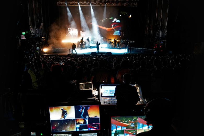 Love of Lesbian abrieron el 45º Festival de la Guitarra de Córdoba en el Teatro de la Axerquía (julio 2026)