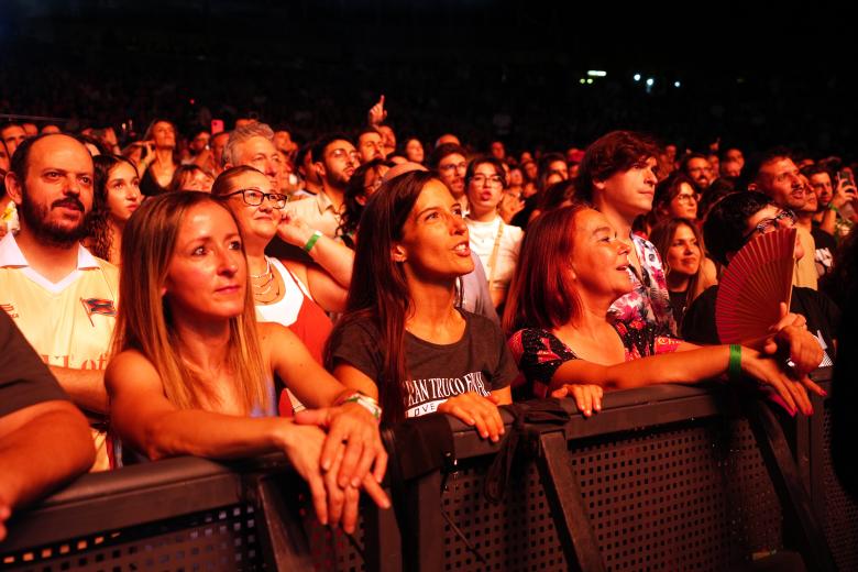 Love of Lesbian abrieron el 45º Festival de la Guitarra de Córdoba en el Teatro de la Axerquía (julio 2026)