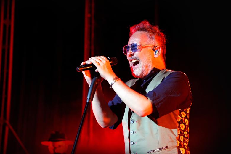 Love of Lesbian abrieron el 45º Festival de la Guitarra de Córdoba en el Teatro de la Axerquía (julio 2026)
