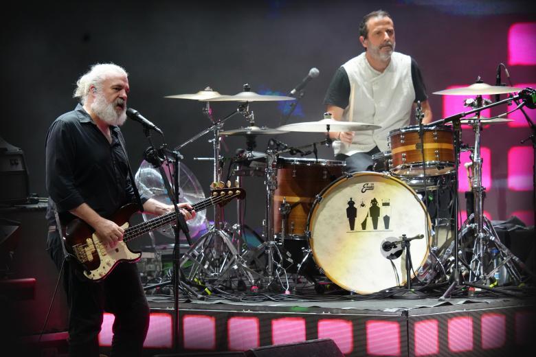 Love of Lesbian abrieron el 45º Festival de la Guitarra de Córdoba en el Teatro de la Axerquía (julio 2026)