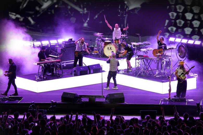 Love of Lesbian abrieron el 45º Festival de la Guitarra de Córdoba en el Teatro de la Axerquía (julio 2026)