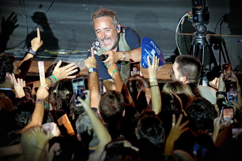 Love of Lesbian abrieron el 45º Festival de la Guitarra de Córdoba en el Teatro de la Axerquía (julio 2026)