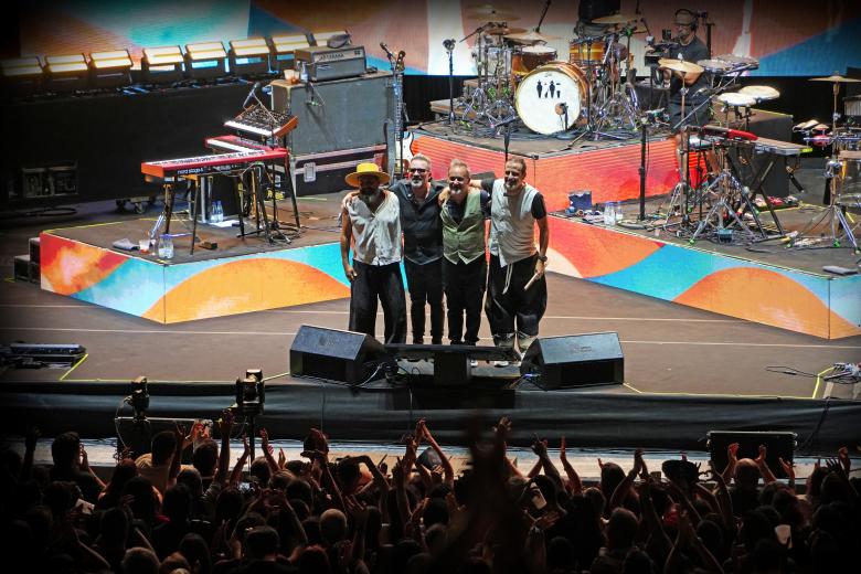 Love of Lesbian abrieron el 45º Festival de la Guitarra de Córdoba en el Teatro de la Axerquía (julio 2026)