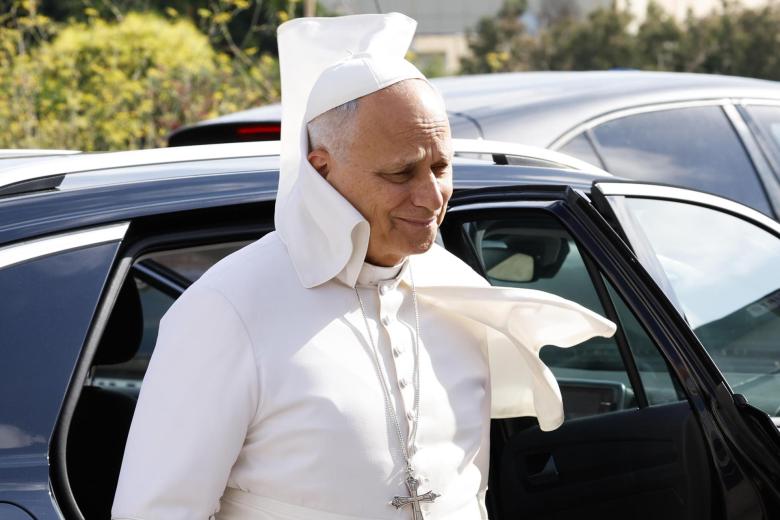 Lampedusa (Italy), 04/07/2026.- Pope Leo XIV (C-L) prays during his stop at the Gate of Europe (Porta d'Europa) monument as part of his pastoral visit to the island of Lampedusa, in southern Italy, 04 July 2026. (Papa, Italia) EFE/EPA/CIRO FUSCO