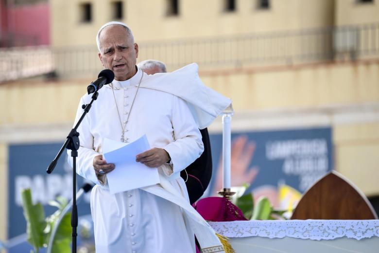 El Papa León XIV celebra una Santa Misa durante su visita pastoral a la isla de Lampedusa