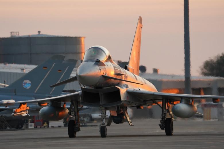 El Mando Aéreo de Combate (MACOM) del Ejército del Aire y del Espacio, responsable de la preparación y el adiestramiento de las unidades de combate y de apoyo al despliegue, constituye y lidera la Agrupación Aérea Expedicionaria (AA-EXP) desplegada en territorio australiano. La fuerza expedicionaria está integrada por seis Eurofighter del Ala 14, asentada en la Base Aérea de Albacete; un Eurofighter del Ala 46 de la Base Aérea de Gando; dos A400M del Ala 31, con sede en la Base Aérea de Zaragoza; y un A330 MRTT del Ala 45, ubicado en la Base Aérea de Torrejón de Ardoz.