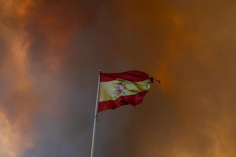 Cielo teñido de naranja por el humo en la Comunidad de Madrid